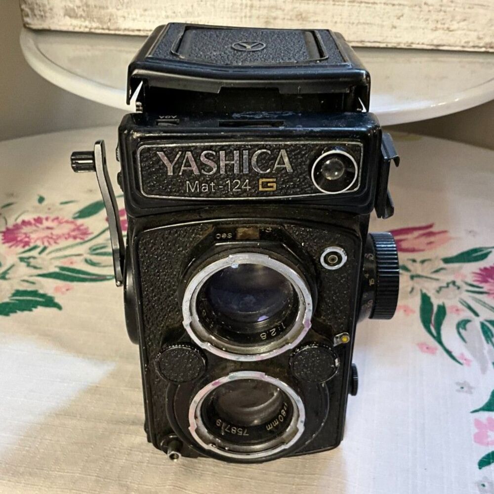 Vintage Yashica Mat-124G camera for display only